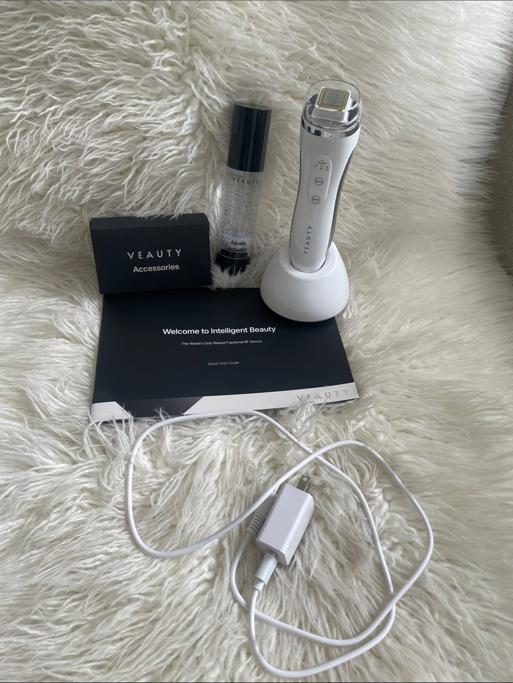 NWOT Veauty Dot Skincare Device Package